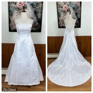 Strapless wedding dress